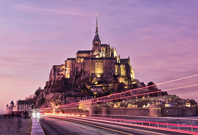 Mont Saint Michel bij zonsondergang