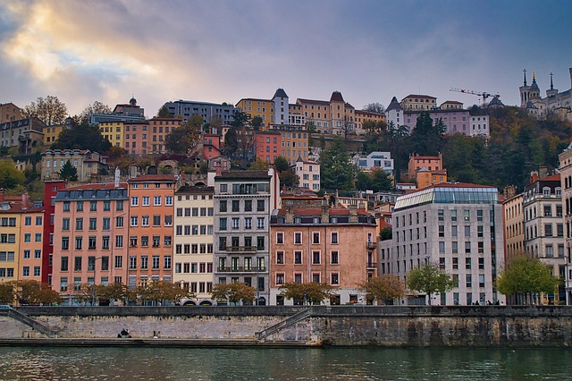 Plaats langs de rivier de Saone